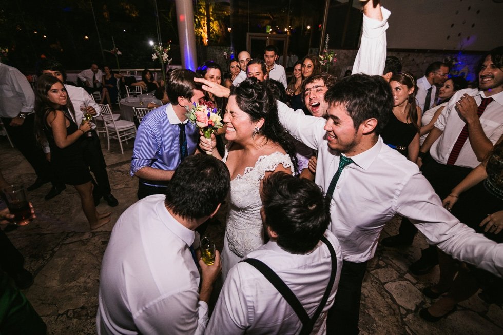 bodas,chile,fotografias,fotografo,fotos,hotel manquehue,matrimonios,santiago, matrimonio-parroquia-de-los-santos-angeles-custodios-hotel-manquehue-473.jpg