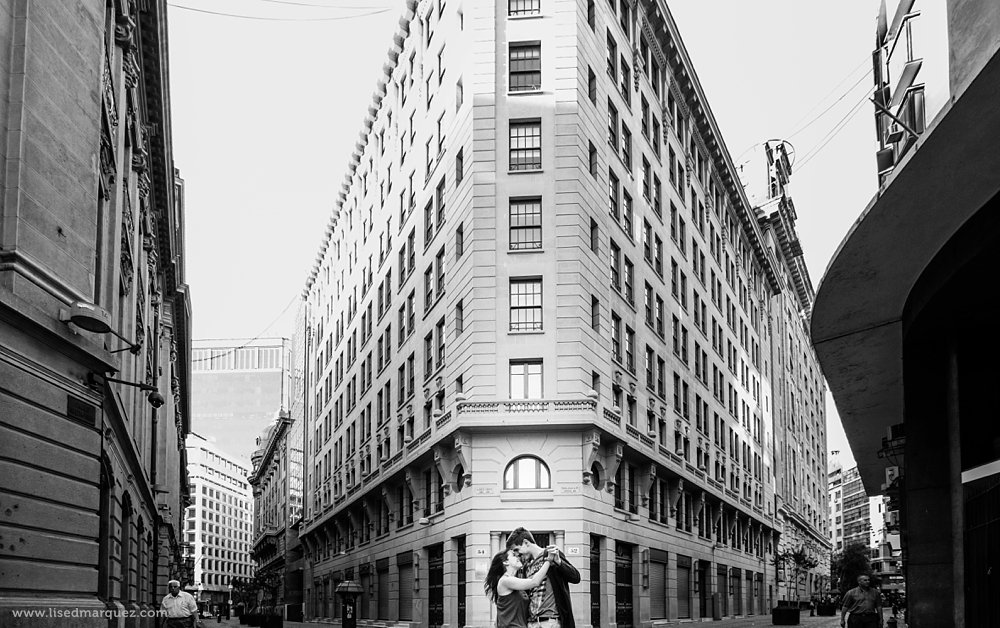 fotos-sesion-preboda-en-calle-nueva-york-santiago-floyalvaro-13.jpg