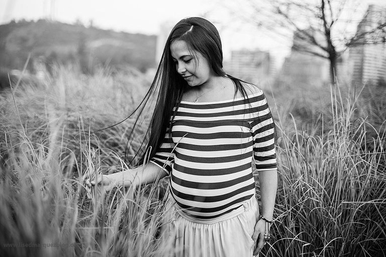 embarazada,embarazo,fotografia de embarazada,fotografia de maternidad,fotografo de embarazos,sesion de fotos de embarazo,sesion de fotos de embarazo en parque bicentenario,