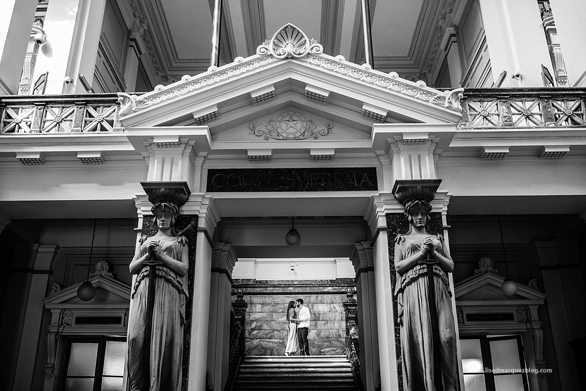 engagement,engagement session,ensaio fotografico,ensaio fotografico en santiago no chile,fotografo de bodas,fotografo de matrimonios,la moneda,lised marquez,plaza de armas,preboda,santiago,santiago centro,santiago de chile,